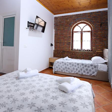 Hotel Boutique Buzi Berat Exterior foto
