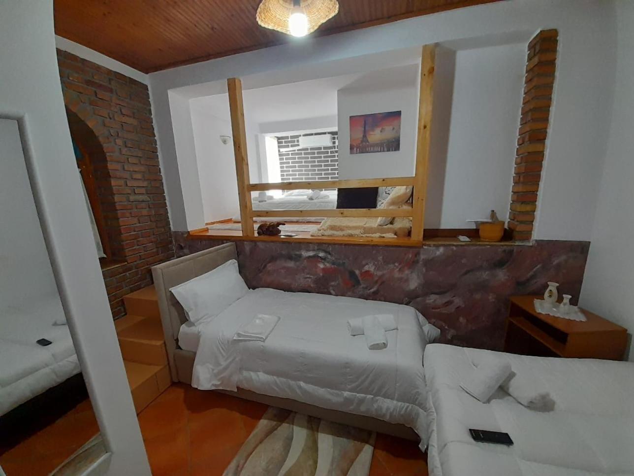 Hotel Boutique Buzi Berat Exterior foto