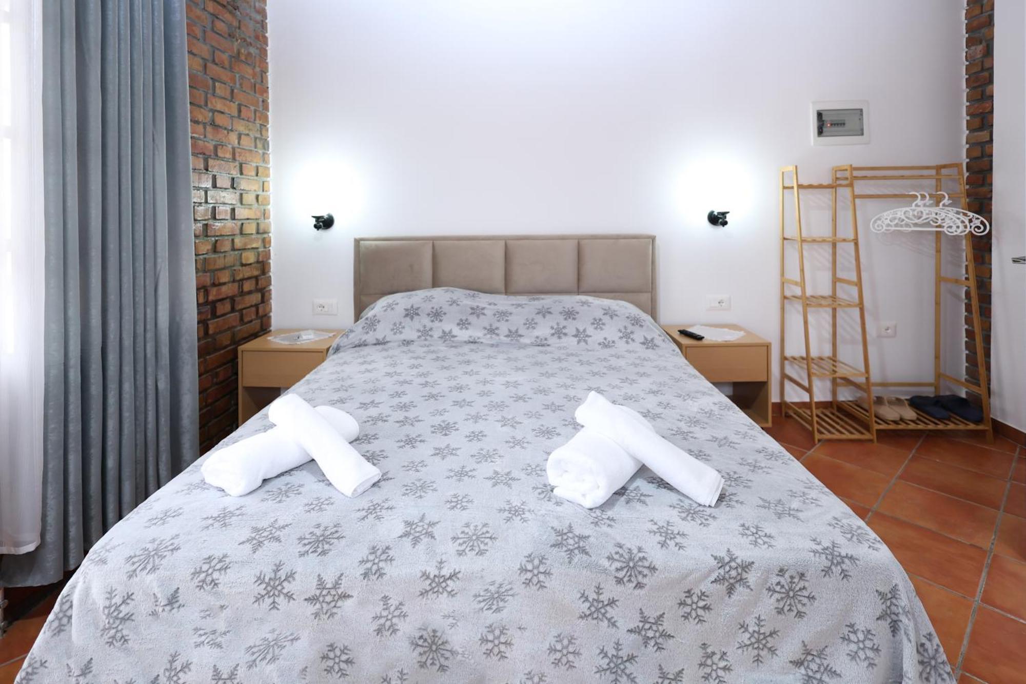 Hotel Boutique Buzi Berat Exterior foto