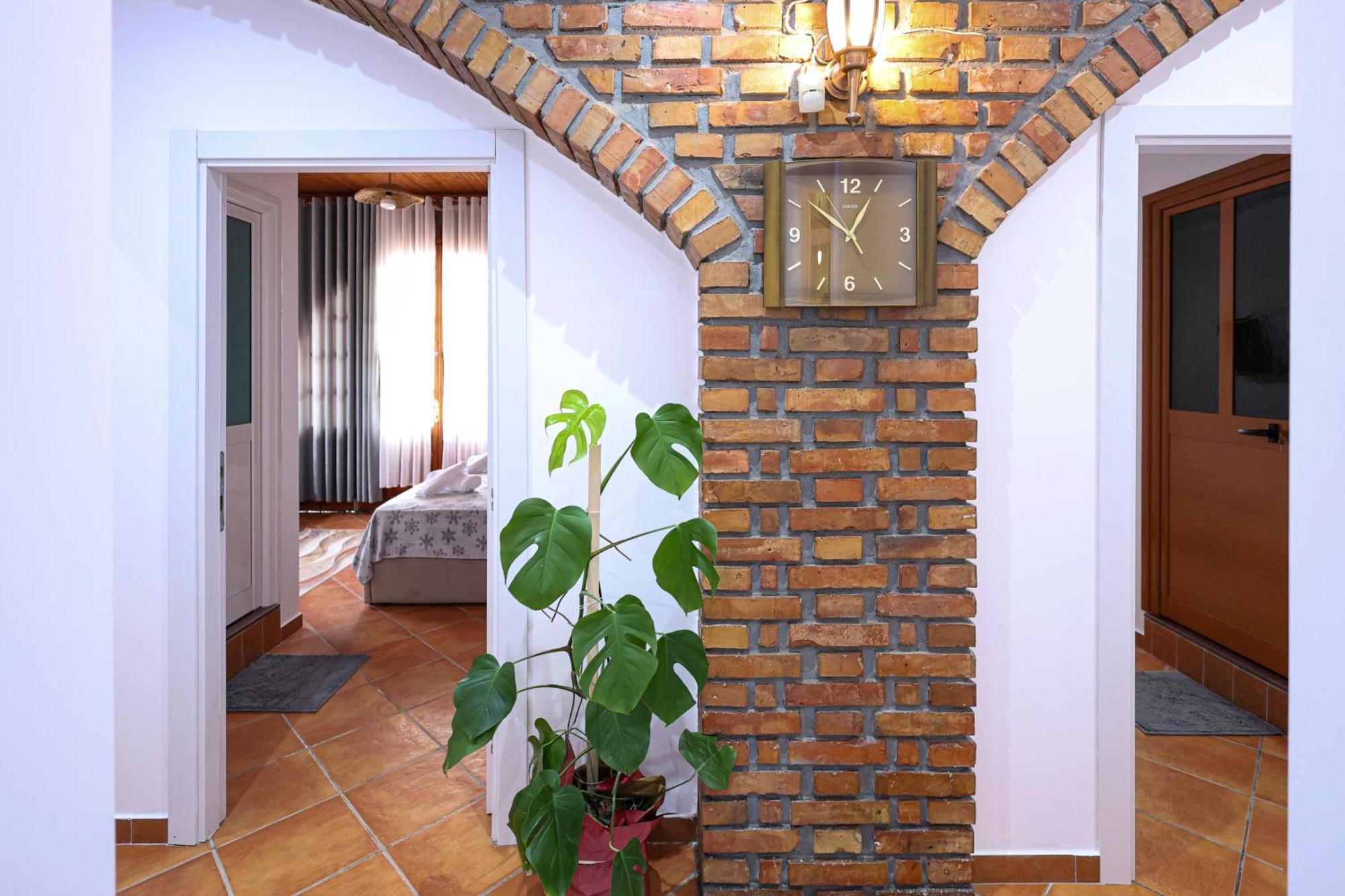 Hotel Boutique Buzi Berat Exterior foto